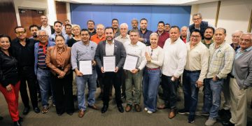 FIRMA ALCALDE CHRISTIAN AGUNDEZ CONVENIO DE COLABORACIÓN CON EL COLEGIO DE ARQUITECTOS DEL MAR DE CORTEZ