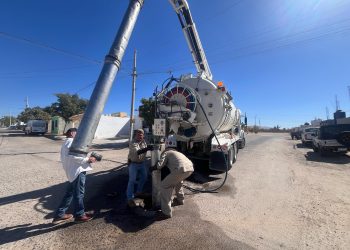 DENTRO DE OOMSAPASLC SE REFUERZAN LABORES PREVENTIVAS DE DESAZOLVE Y LIMPIEZA DE POZOS DE VISITA