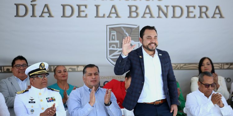 ENCABEZA ALCALDE CHRISTIAN AGUNDEZ CEREMONIA CONMEMORATIVA POR EL DÍA DE LA BANDERA NACIONAL