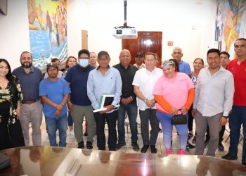 ENCABEZA ALCALDE CHRISTIAN AGUNDEZ CEREMONIA CONMEMORATIVA POR EL DÍA DE LA BANDERA NACIONAL