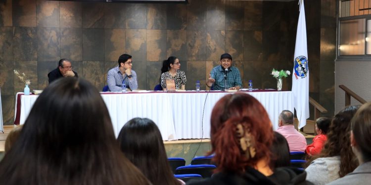 PRESENTAN EN LA UABCS LIBRO SOBRE EXPERIENCIAS DOCENTES EN TORNO A LA NUEVA ESCUELA MEXICANA