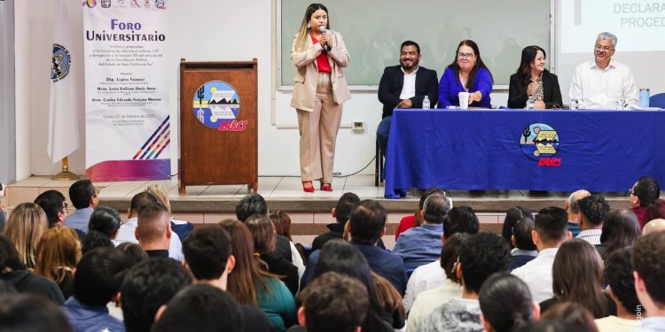 SOCIALIZAN CON UNIVERSITARIOS INICIATIVA DE REFORMA DE ELIMINACIÓN DE FUERO CONSTITUCIONAL