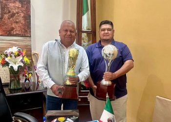 ENTREGAN DONATIVOS DE MATERIAL DEPORTIVO A LA TELESECUNDARIA N0. 66 EN CABO SAN LUCAS