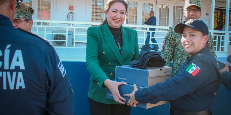 REFUERZAN SEGURIDAD EN MULEGÉ CON ENTREGA DE PATRULLAS Y EQUIPAMIENTO POLICIAL