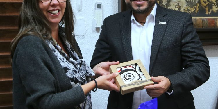 ALCALDE DE LOS CABOS CHRISTIAN AGUNDEZ RECIBE VISITA DE CONSUL DE CANADÁ