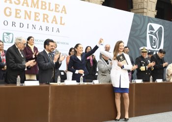 IMSS RECONOCE A MÁS DE 41 MIL MÉDICAS POR SU INVALUABLE LABOR EN UNIDADES Y HOSPITALES