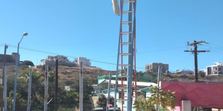 TRAS 9 AÑOS DE ESPERA REHABILITAN ALUMBRADO PÚBLICO EN CANCHA 1ro DE MAYO EN SAN JOSÉ DEL CABO
