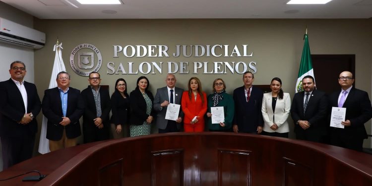 TOMAN PROTESTA LOS NUEVOS INTEGRANTES DEL CONSEJO DE LA JUDICATURA DEL ESTADO Y EL SECRETARIO GENERAL DE ACUERDOS DEL PLENO Y SECRETARIO EJECUTIVO DEL CONSEJO DE LA JUDICATURA