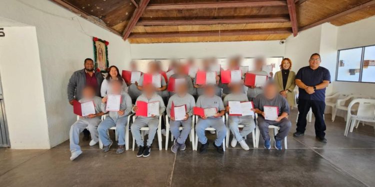 PRESENTAN EN LA UABCS LIBRO SOBRE EXPERIENCIAS DOCENTES EN TORNO A LA NUEVA ESCUELA MEXICANA