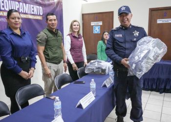PERSONAL DE LOS CENTROS PENITENCIARIOS DE BCS RECIBE UNIFORMES