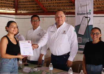 PRESENTAN EN LA UABCS LIBRO SOBRE EXPERIENCIAS DOCENTES EN TORNO A LA NUEVA ESCUELA MEXICANA
