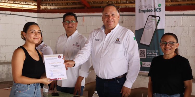 PRESENTAN EN LA UABCS LIBRO SOBRE EXPERIENCIAS DOCENTES EN TORNO A LA NUEVA ESCUELA MEXICANA