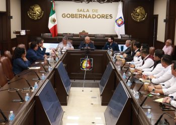 PRESENTAN EN LA UABCS LIBRO SOBRE EXPERIENCIAS DOCENTES EN TORNO A LA NUEVA ESCUELA MEXICANA