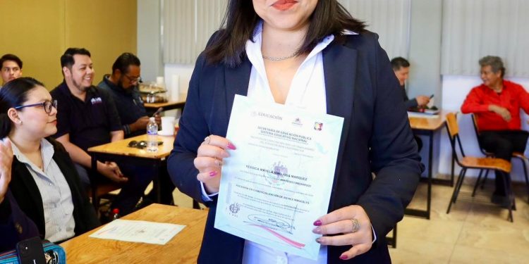 UABCS ENTREGA TÍTULOS Y GRADOS ACADÉMICOS A 187 EGRESADOS