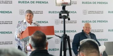 SE REÚNE EL GOBERNADOR VÍCTOR CASTRO CON REPRESENTANTES DE MEDIOS LOCALES