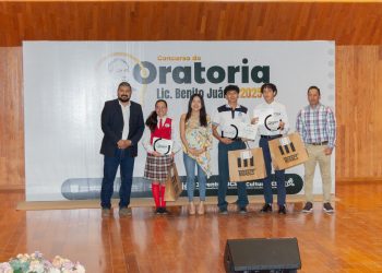 PREMIAN A JÓVENES DEL CONCURSO  DE ORATORIA “LIC. BENITO JUÁREZ