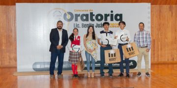 PREMIAN A JÓVENES DEL CONCURSO  DE ORATORIA “LIC. BENITO JUÁREZ
