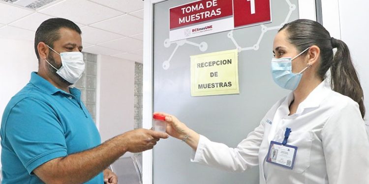 UABCS ENTREGA TÍTULOS Y GRADOS ACADÉMICOS A 187 EGRESADOS