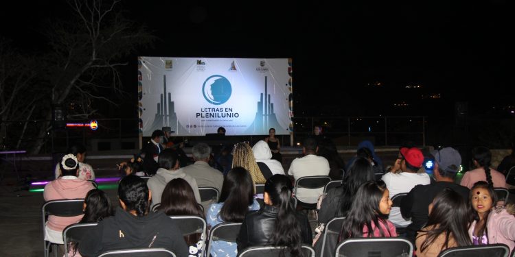 TODO UN ÉXITO EL PROGRAMA “LETRAS EN PLENILUNIO” EN CABO SAN LUCAS