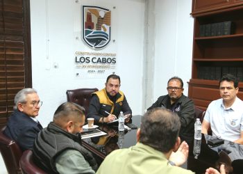 SE REÚNE ALCALDE DE LOS CABOS CON MIEMBROS DEL SINDICATO DE BURÓCRATAS