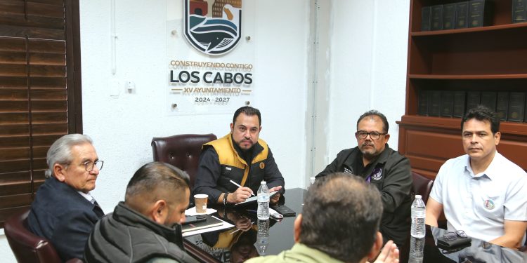 SE REÚNE ALCALDE DE LOS CABOS CON MIEMBROS DEL SINDICATO DE BURÓCRATAS