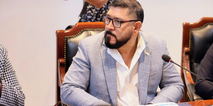 SE REÚNE ALCALDE DE LOS CABOS CON MIEMBROS DEL SINDICATO DE BURÓCRATAS
