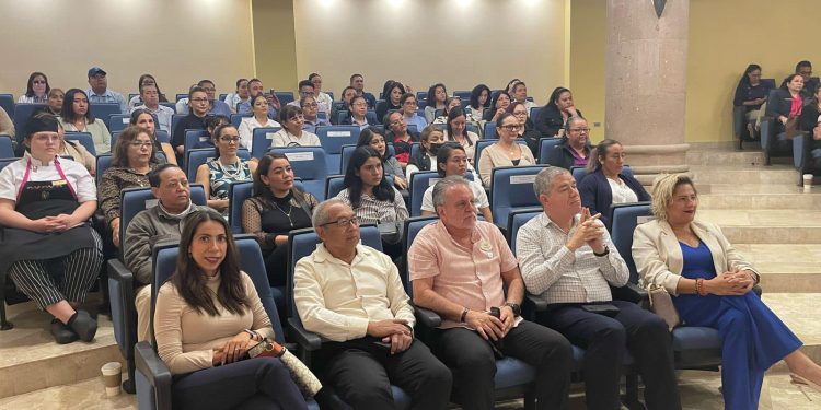 SE REÚNE ALCALDE DE LOS CABOS CON MIEMBROS DEL SINDICATO DE BURÓCRATAS