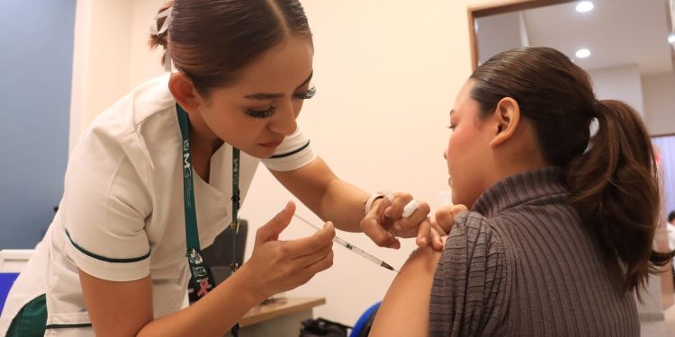 UABCS APOYA CAMPAÑA DE VACUNACIÓN PÚBLICA COORDINADA POR IMSS