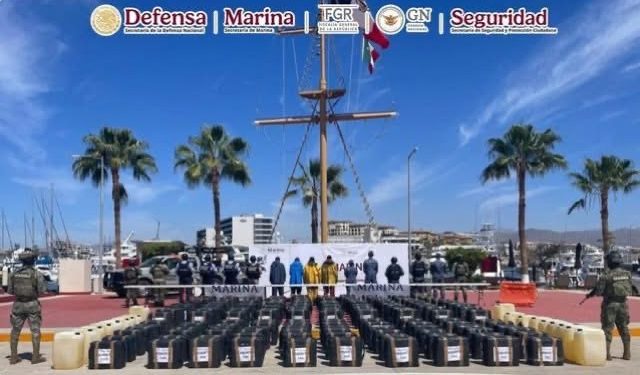 EN BAJA CALIFORNIA SUR ASEGURAN ALREDEDOR DE 4.5 TONELADAS DE COCAÍNA Y DETIENEN A CUATRO PERSONAS