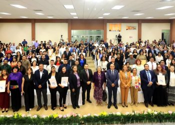 UABCS ENTREGA TÍTULOS Y GRADOS ACADÉMICOS A 187 EGRESADOS