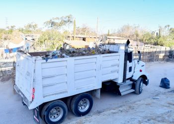 REALIZAN JORNADA DE LIMPIEZA EN EL ARROYO SALTO SECO EN CABO SAN LUCAS