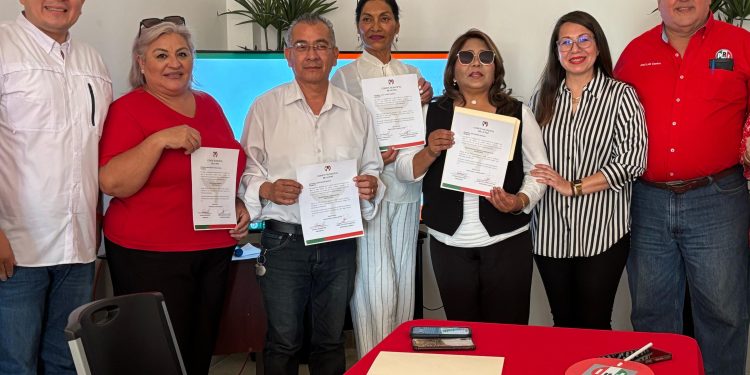“SE TOMA PROTESTA A SECRETARÍAS QUE CONFORMARÁN LA NUEVA DIRIGENCIA DEL PRI LA PAZ”: VALERIA ROBLES RUÍZ, PRESIDENTA DEL COMITÉ MUNICIPAL DEL PRI LA PAZ