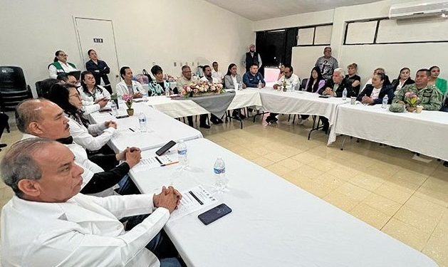 LLEVA EL CENTRO PREVENTIVO DE LA SSPE TALLER EN LA COLONIA CALAFIA EN LA PAZ