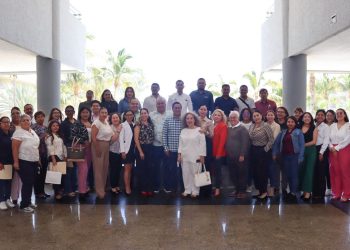 EL GOBERNADOR VÍCTOR CASTRO CONVOCA A FORTALECER ESTRATEGIAS PARA MANTENER EL LIDERAZGO LABORAL EN EL PAÍS