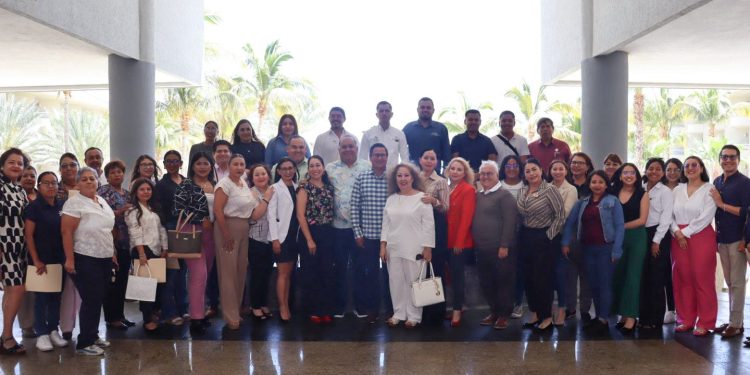 EL GOBERNADOR VÍCTOR CASTRO CONVOCA A FORTALECER ESTRATEGIAS PARA MANTENER EL LIDERAZGO LABORAL EN EL PAÍS