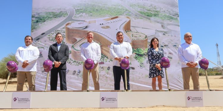 ACUDE SAUL GONZÁLEZ AL BANDERAZO INICIAL PARA LA CONSTRUCCIÓN DEL HOSPITAL CHRISTUS MUGUERZA LOS CABOS