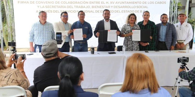 FIRMA AYUNTAMIENTO DE LOS CABOS Y SECRETARÍA DEL TRABAJO EN BCS CONVENIO DE COLABORACIÓN
