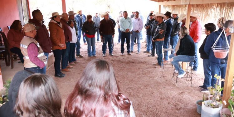 VISITA CASTRO COSIÓ ZONA SERRANA DE SANTA MARTHA Y EL PATROCINIO, ENTREGA APOYOS