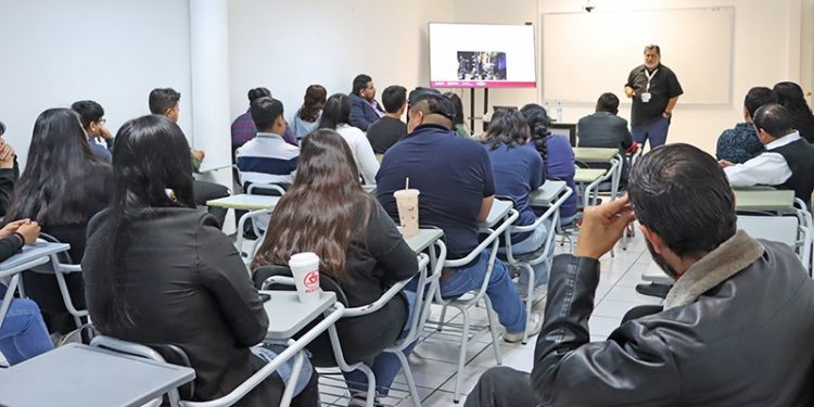 ENTREGA VMCC VEHÍCULOS , MEJORAMIENTO Y EQUIPAMIENTO ESCOLAR EN CONALEP POR 13 MDP