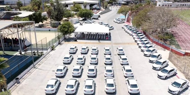 FORTALECE LOS CABOS PARQUE VEHICULAR; ENTREGA CHRISTIAN AGÚNDEZ 120 UNIDADES PARA ÁREAS OPERATIVAS