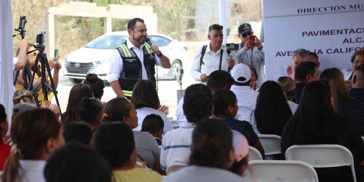 ENTREGA CHRISTIAN AGÚNDEZ OBRA INTEGRAL DE PAVIMENTACIÓN EN COLONIA VISTA HERMOSA, EN SAN JOSÉ DEL CABO