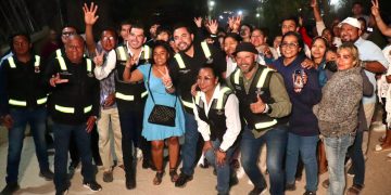 CHRISTIAN AGÚNDEZ GÓMEZ Y KARINA DE LA O INAUGURAN ALUMBRADO PÚBLICO SOLAR EN LA COLONIA TIERRA Y LIBERTAD