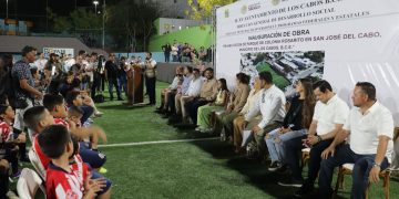ENTREGA CHRISTIAN AGÚNDEZ EMPASTADO EN CANCHA DE FÚTBOL AMERICANO EN SAN JOSÉ DEL CABO