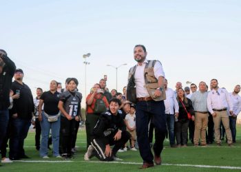 ENTREGA CHRISTIAN AGÚNDEZ EMPASTADO EN CANCHA DE FÚTBOL AMERICANO EN SAN JOSÉ DEL CABO