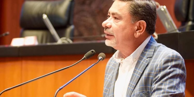 SENADOR HOMERO DAVIS PRESENTA EN EL PLENO INICIATIVA PARA GARANTIZAR SALARIOS Y PRESTACIONES DIGNAS A DOCENTES EN ESCUELAS PARTICULARES