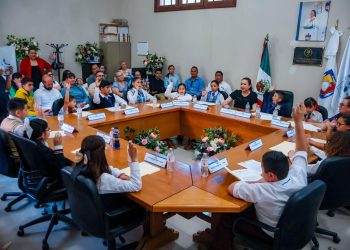 NIÑAS Y NIÑOS ASUMEN CARGOS PÚBLICOS EN SESIÓN SOLEMNE DEL CABILDO INFANTIL 2025 EN MULEGÉ