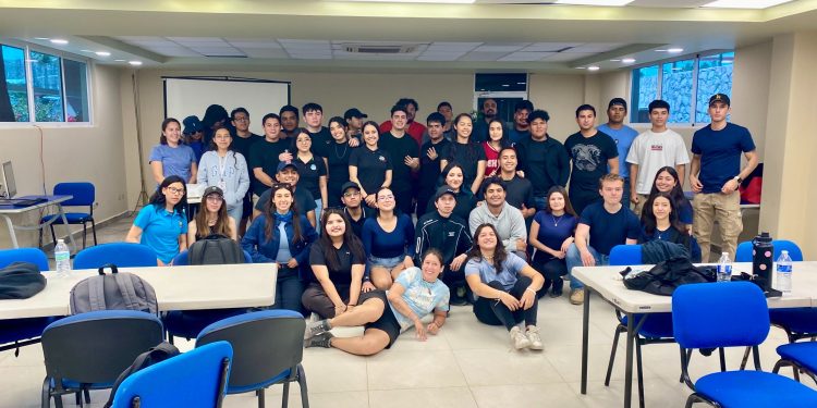 ENTREGAN COPA GOBERNADOR 2024 A SELECTIVOS DE LA UABCS