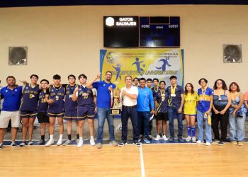 ENTREGAN COPA GOBERNADOR 2024 A SELECTIVOS DE LA UABCS
