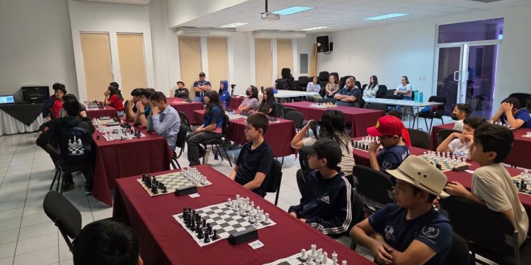 “CADA JUGADA CUENTA” PLÁTICA PREVENTIVA BRINDADA POR LA PGJE A PARTICIPANTES DEL 4º TORNEO DE AJEDREZ