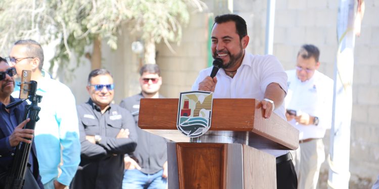 ENTREGA ALCALDE CHRISTIAN AGUNDEZ OBRAS DE PAVIMENTACIÓN INTEGRAL EN COLONIA LOMAS DE ROSARITO
